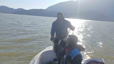 Kovada Gölü'nde kaçak ağa operasyon