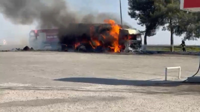 Şanlıurfa’da pamuk yüklü TIR seyir halindeyken alev alev yandı: Zarar 5 milyon TL