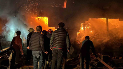 Ahır ve samanlık küle döndü