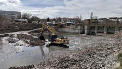 Porsuk Çayı’nda temizlik sürüyor