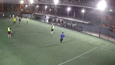 Halı sahada ölüm kameralarda: İki gencin fenalaştığı anların kayıtları ortaya çıktı