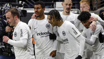 Ajax'ı perişan eden Frankfurt çeyrek finale çıktı