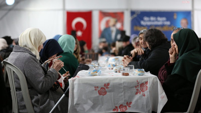 Eyüpsultan Belediyesi, her gün bin kişiyi iftar sofrasında buluşturuyor