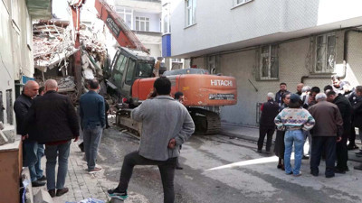 İstanbul’da 8 katlı binanın yıkımı felakete dönüştü! Hasar gören binalar tahliye edildi