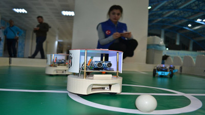Robotlar sahada: Geleceğin futbolu başladı