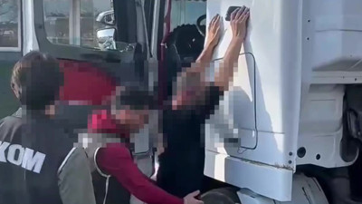 Dev baskın. Polis saya saya bitiremedi