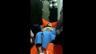 Taburede oturarak namaz kılıyordu: Hastanelik oldu