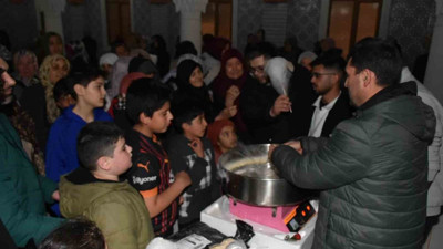 Minik öğrenciler ve veliler iftarda bir araya geldi