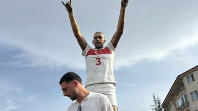 Merih Demiral Bozkurt heykelini ziyaret etti