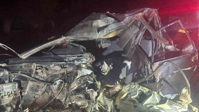 Hurdaya dönen otomobilde can verdi!