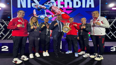 Şampiyon boksörler Türkiye'ye geldi