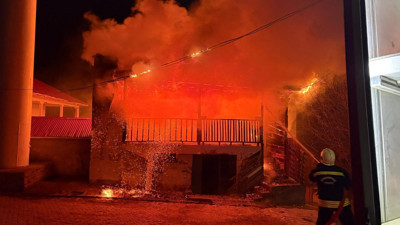 Cami lojmanında korkutan yangın