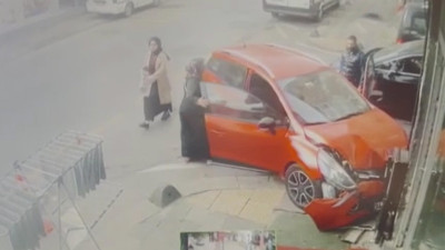 Çekmeköy'de feci kaza! Doğalgaz kutusuna çarparak durdu