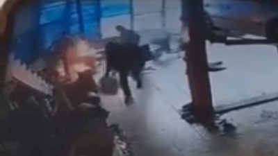 Sobaya benzin döktü, canını zor kurtardı