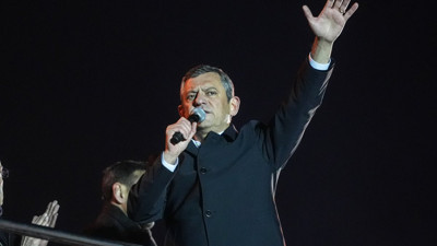 Özgür Özel, geceyi Saraçhane’de geçirdi