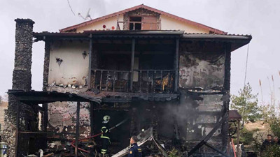 Kırıkkale’de korkutan yangın! iki katlı ev küle döndü