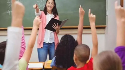 Binlerce öğretmeni ilgilendiren ek ders kararı! Resmi Gazete'de yayımlandı