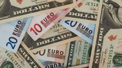 Dolar ve Euro'da ani düşüş ve yükselmeler! İşte son rakamlar