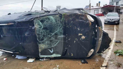 Rize’de otomobil takla attı