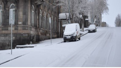 Kars'a aniden bastırdı. Halk şoke oldu