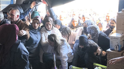 Türkiye'nin ekonomik durumu... Mağaza açılışında indirim izdihamı