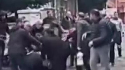 Motokurye ile cemaat birbirine girdi