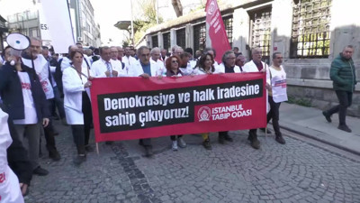 Hekimler ve eczacılar beyaz önlükleriyle İmamoğlu için Saraçhane’ye yürüdü