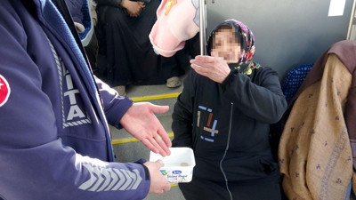 Zabıta ile dilenci arasında ilginç diyalog! ‘Bunları merdiven yıkayarak kazandım. Vermezseniz haram ederim”