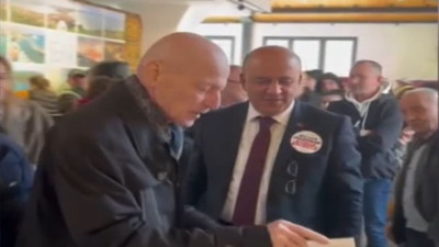 AKP’li eski belediye başkanı sandığa gitti! Ekrem İmamoğlu için oy kullandı