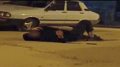 Maddenin etkisiyle sokak ortasında yığıldı!