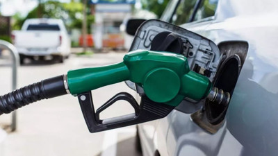 Akaryakıta ilk zam geldi ikincisi bu gece yarısı. Seriye bağladılar