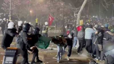 Akademisyenlere ve öğrencilere şafak baskını. Çok sayıda gözaltı var