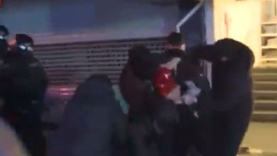 Saraçhane protestolarında ilginç durum! Polisi bağırarak durdurdu