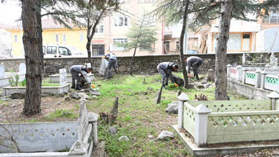 Mezarlıklarda bayram temizliği