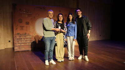 ‘Benimle çıkar mısın?’ oyunu sahnede