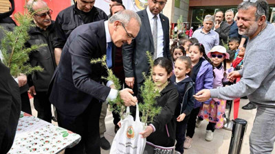 Yeşil bir gelecek için 7 bin fidan Malatyalılarla buluştu