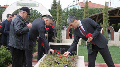 Uşak’ta bayram arifesinde şehitler unutulmadı