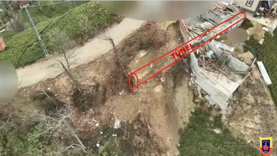 4 yıldır aranıyordu! Çamaşır makinesinin altında ‘suç tüneli’