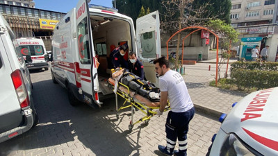 Otomobil TIR'a çarptı: Yaralılar var