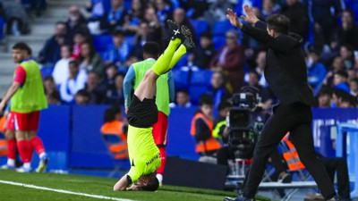 Hakem takla attı, Atletico Madrid'e Espanyol'a takıldı