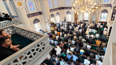 Dünyanın dört bir tarafından geldiler! Japonya'da bayram namazını 3 defa kıldılar