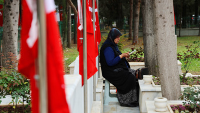 Adana’da şehit ailelerinden duygusal ziyaret: "Onsuz bayramı ne yapayım"