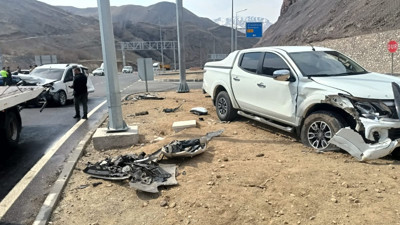 Hakkari-Van kara yolunda kaza: 2’si ağır 8 yaralı
