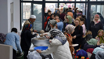 Hendek’te Keşkek Bayramı: 12 bin kişiye 32 kazan dağıtıldı