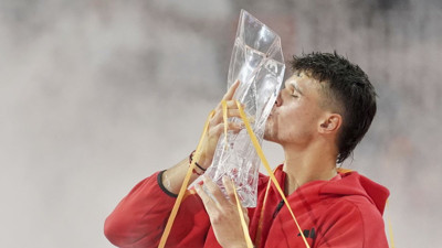 Genç yetenek Jakub Mensik'ten tarihi zafer