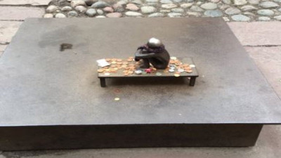 Boyu küçük, etkisi büyük: Stockholm’ün gizemli heykeli