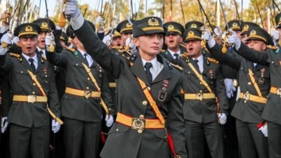 İhraç edilen Teğmen Ebru TSK'ya geri dönüş davası açtı!