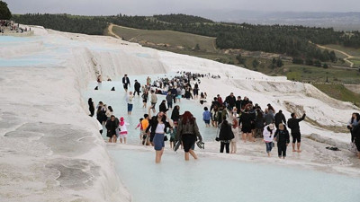 Pamukkale'ye ziyaretçi akını! Bayram tatilinde 19 bini aşkın turisti ağırladı