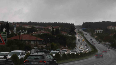 Tatilcilerin dönüşü çileye döndü! Kuyruğun sonu gözükmüyor