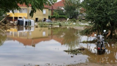 Üsküp'te şiddetli yağış sele neden oldu